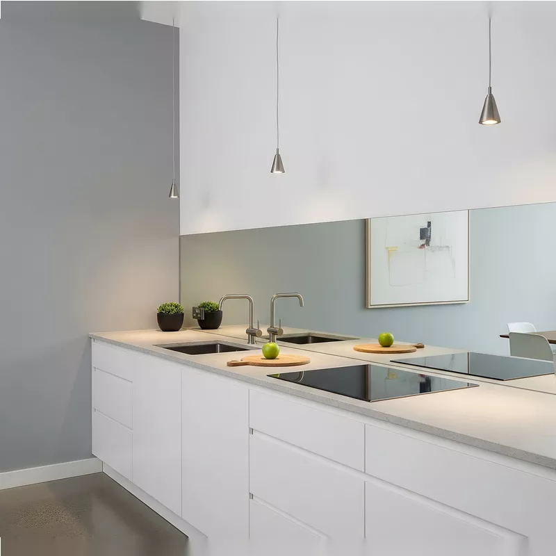 Dapur Minimalis dengan Backsplash Cermin Dapur Minimalis dengan Backsplash Cermin