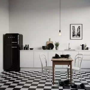 Dapur minimalis monokrom dengan sentuhan vintage