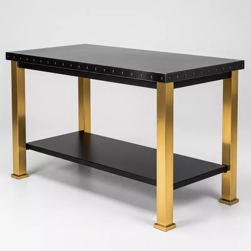 Meja dapur industrial dari stainless steel hitam dan kuningan Meja dapur industrial dari stainless steel hitam dan kuningan