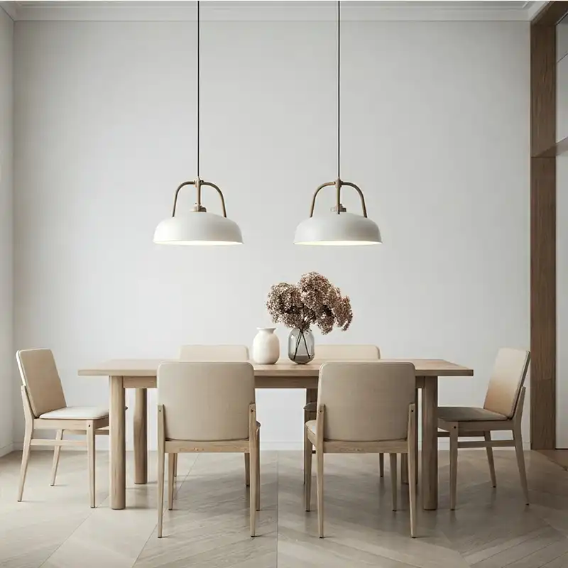 Ruang makan minimalis dengan dominasi warna netral seperti beige dan putih Ruang makan minimalis dengan dominasi warna netral seperti beige dan putih