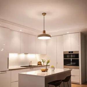 Dapur minimalis dengan pencahayaan layered, menggunakan lampu gantung di atas kitchen island dan downlight di plafon Dapur minimalis dengan pencahayaan layered, menggunakan lampu gantung di atas kitchen island dan downlight di plafon