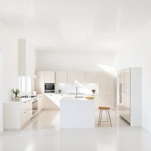 Dapur minimalis dengan plafon warna putih Dapur minimalis dengan plafon warna putih