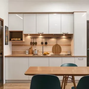 Dapur minimalis dengan storage yang efisien, memanfaatkan lemari tertutup, laci, dan rak dinding untuk menyimpan peralatan dapur Dapur minimalis dengan storage yang efisien, memanfaatkan lemari tertutup, laci, dan rak dinding untuk menyimpan peralatan dapur